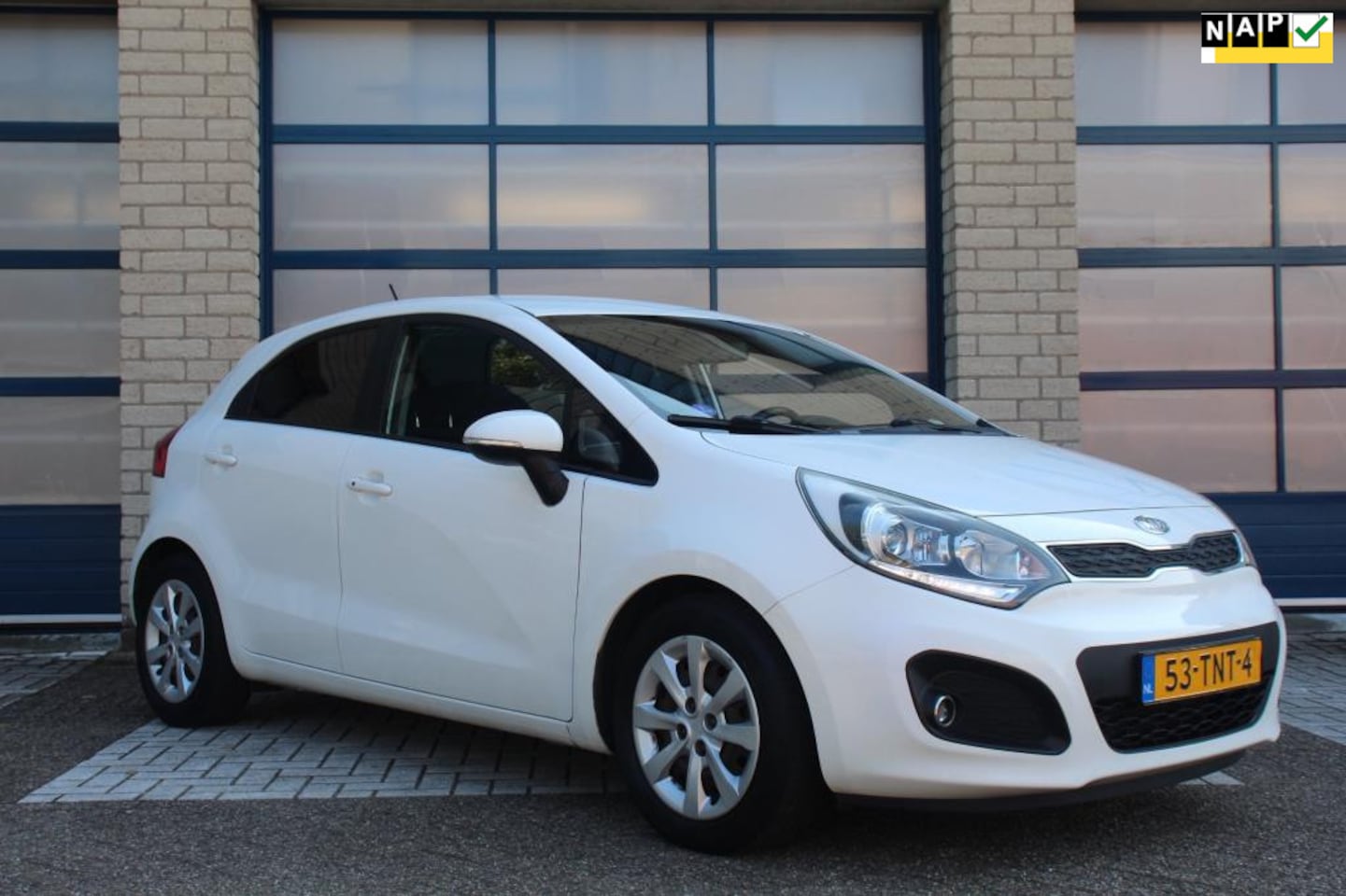 Kia Rio - 1.2 CVVT Super Pack Clima - LED - Privacy Bluetooth - Parkeersensoren - AutoWereld.nl