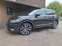 Volkswagen Tiguan - 2.0 TSI 4Motion Highline 220PK R-Line / Trekhaak / Car Play / Navigatie / Led Verlichting