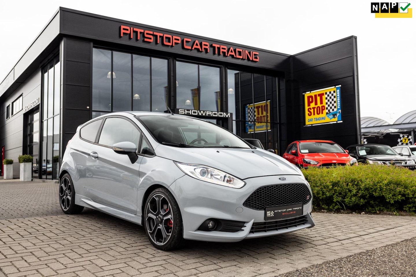 Ford Fiesta - 1.6 ST200, 200PK, Milltek, Dealer Onderhouden! - AutoWereld.nl