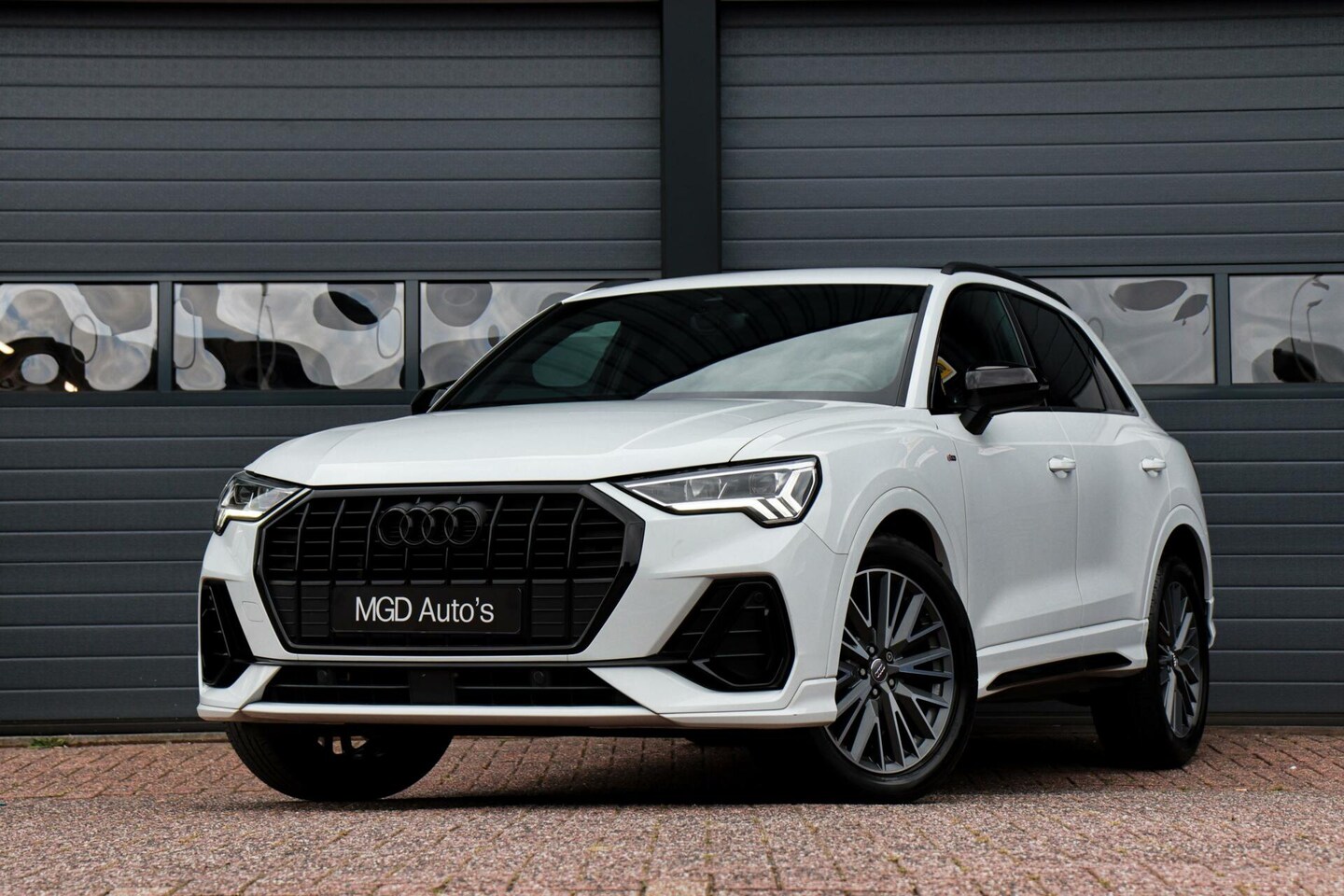 Audi Q3 - 35 TFSI 2x S-Line Black Pakket /LED/ACC/VIRTUAL/STOELVERW./ELKE. KLEP/TREKHAAK! - AutoWereld.nl