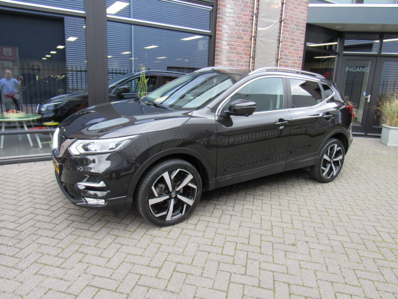 Nissan Qashqai - 1.2 115pk DIG-T XTRONIC Tekna / Panoramadak / Navigatie / 360° Camera / Stoelverwarming - AutoWereld.nl