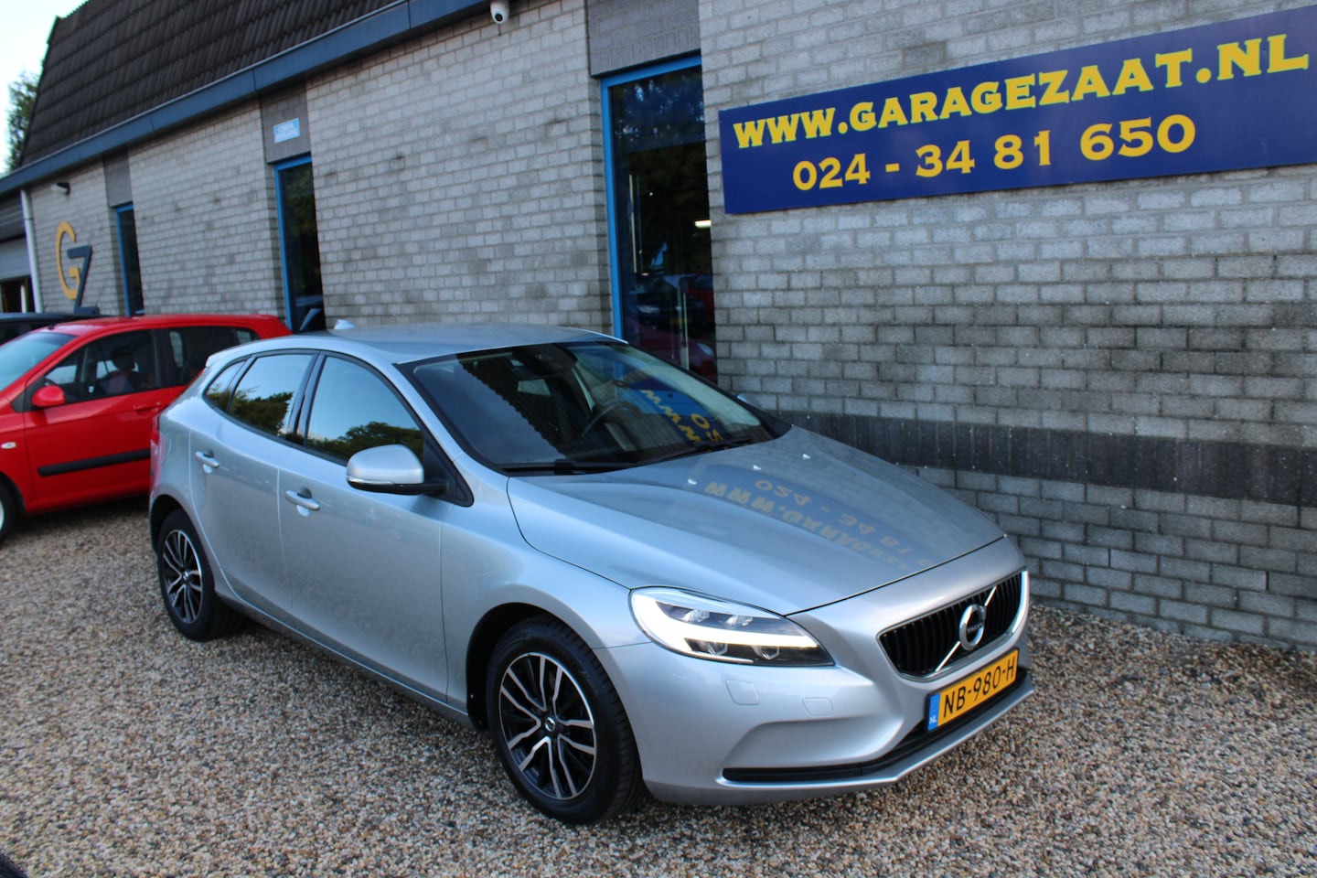 Volvo V40 - 2.0 T2 Momentum Navi Clima - AutoWereld.nl