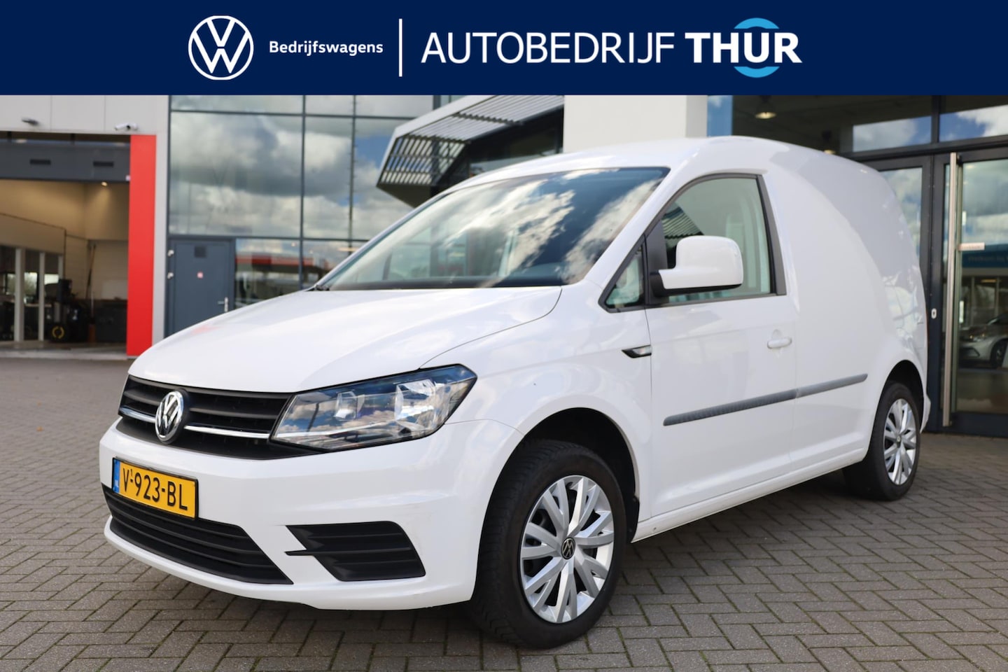 Volkswagen Caddy - 2.0 TDI L1H1 BMT Highline 2.0 TDI L1H1 BMT Highline 102PK / 75kW, Navigatie, bumpers in kleur, dichte scheidingswand - AutoWereld.nl