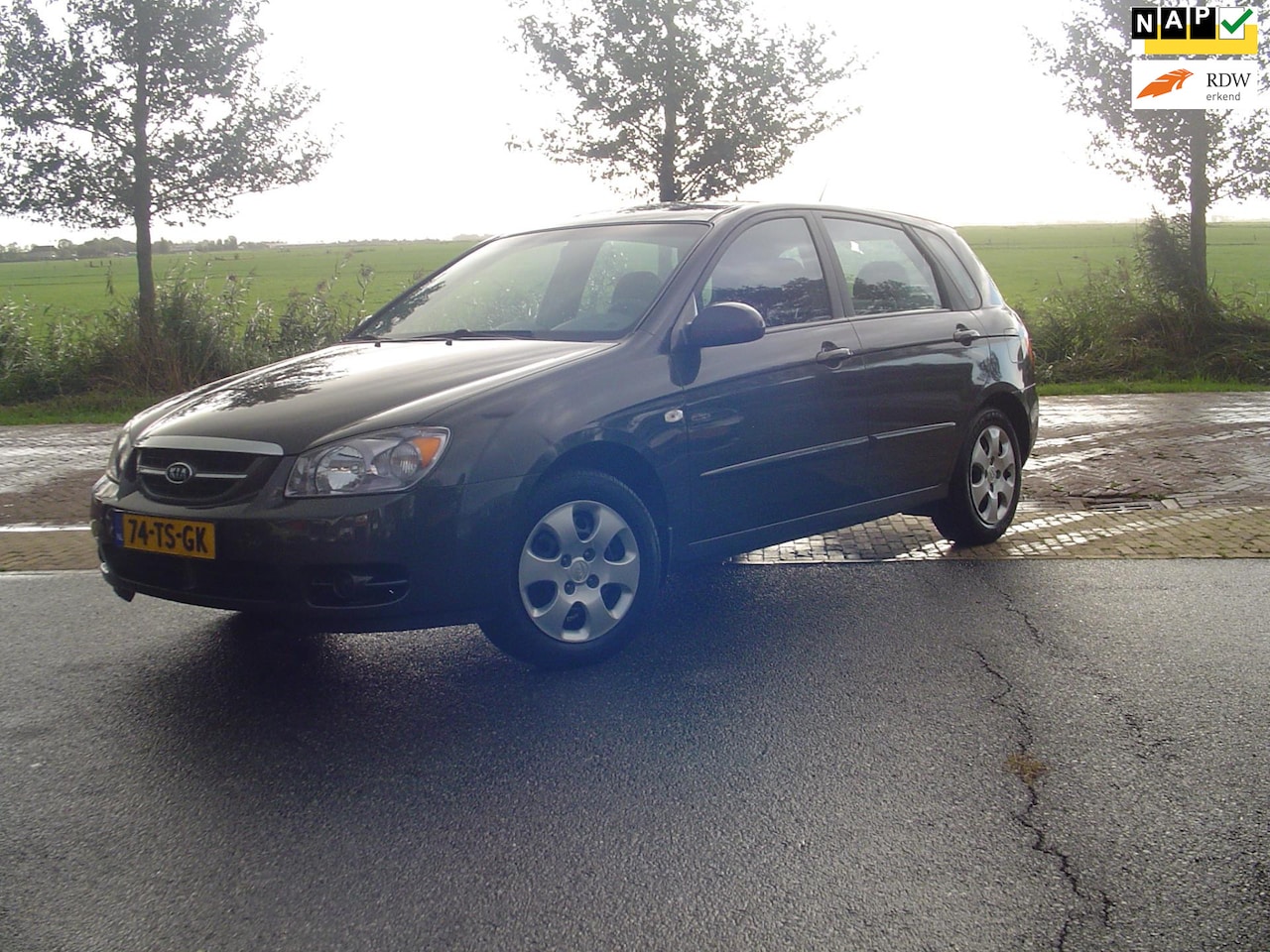 Kia Cerato - 1.6-16V LX / Airco / NAP / Centrale vergrendeling - AutoWereld.nl