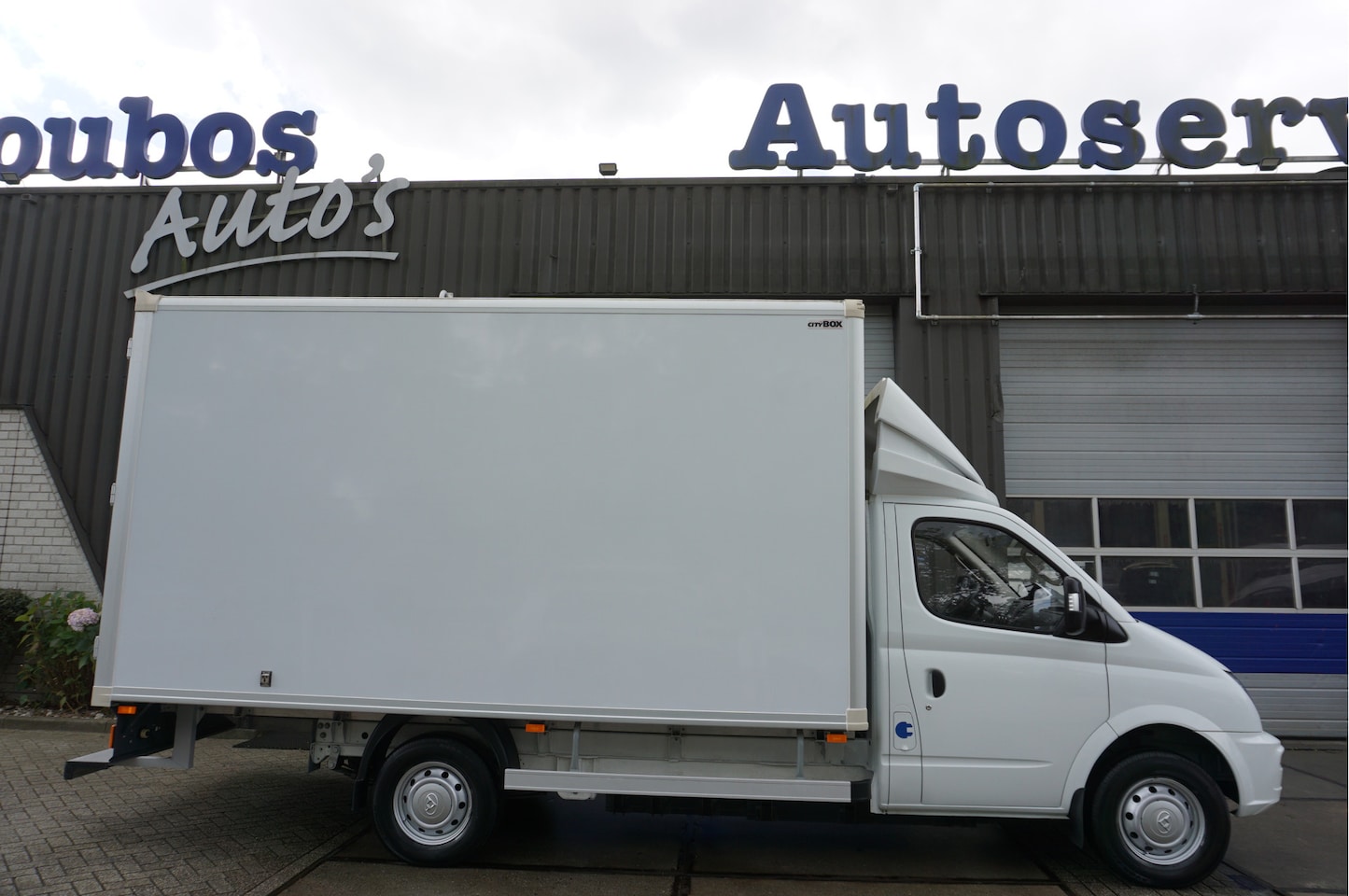 Maxus EV80 - EV80 LWB 92kW/ City-Box Bakwagen/ €39.500,- Na aftrek 10% subsidie - AutoWereld.nl