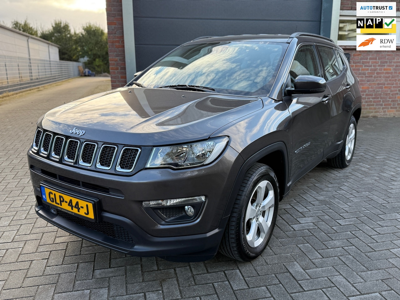 Jeep Compass - 1.4 MultiAir Night Eagle 1.4 MultiAir Night Eagle, 1/2 leder, camera, stoel/stuur verwarming, dab - AutoWereld.nl