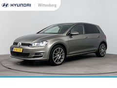 Volkswagen Golf - 1.2 TSI Connected Series | Stoelverwarming | 18" Lm-wielen | Navigatie | Parkeersensoren |