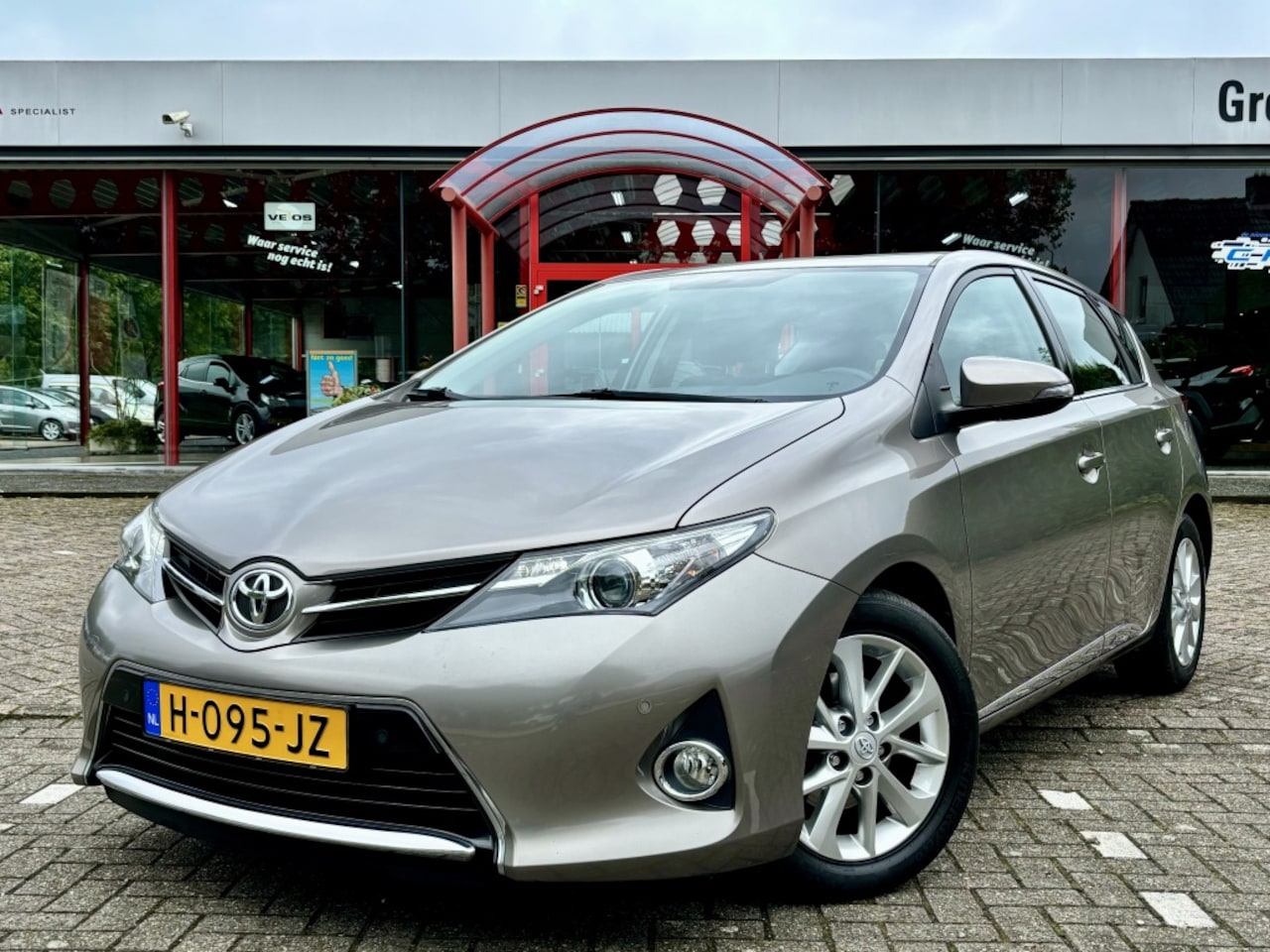 Toyota Auris - 1.3 Business | Navigatie | Camera | Afn. Trekhaak - AutoWereld.nl