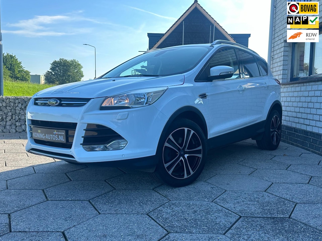 Ford Kuga - 1.6 Titanium|Pano|Privacy|HalfLeder|PDC|StoelV|HS6 - AutoWereld.nl