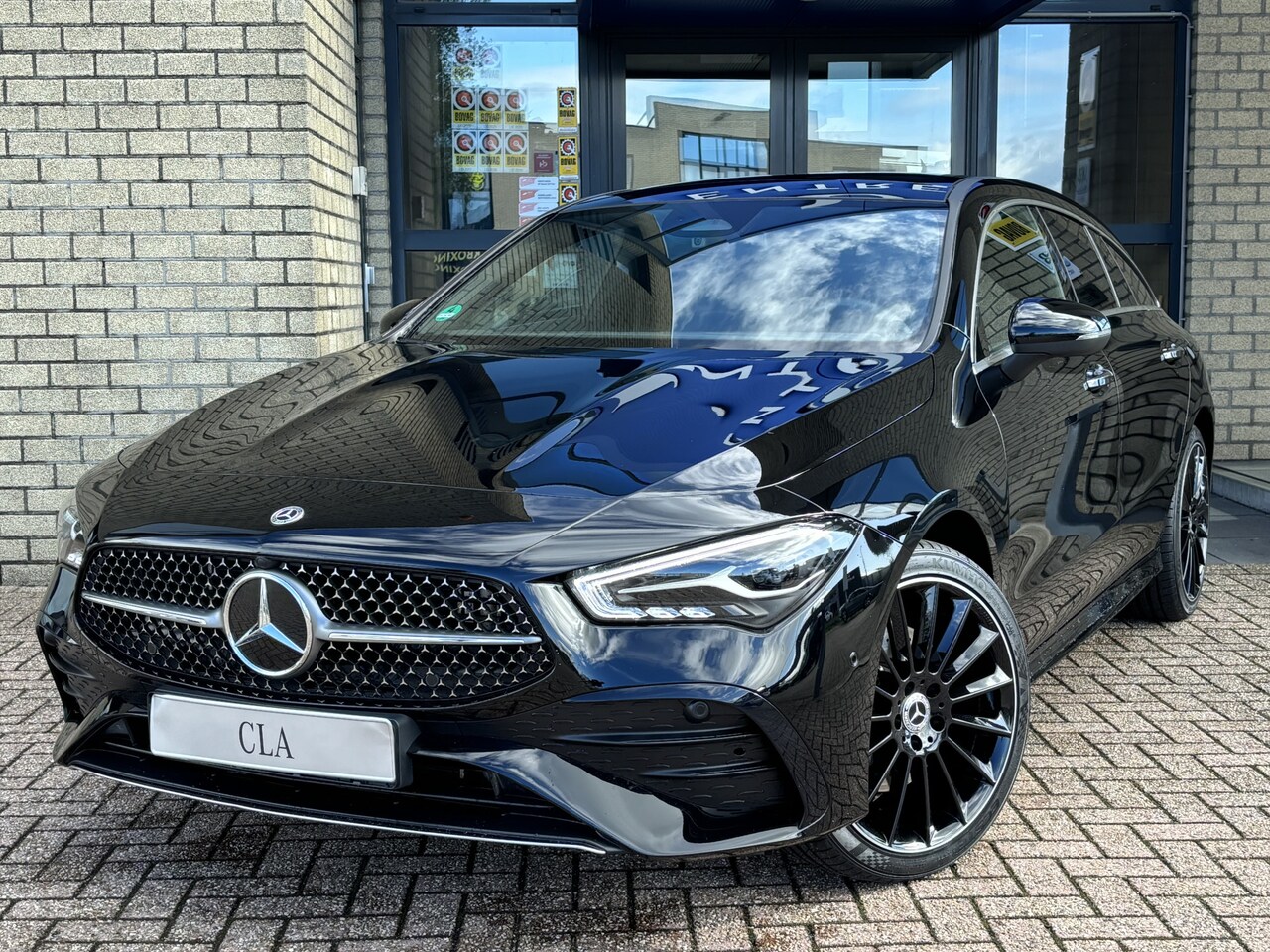 Mercedes-Benz CLA-klasse Shooting Brake - 250e Hybrid AMG Styling-PANORAMA-CAMERA-TREKHAAK-SFEER-COMPLEET - AutoWereld.nl