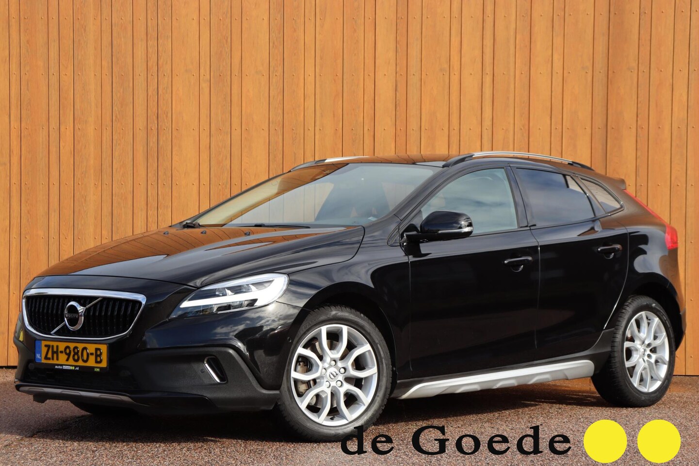 Volvo V40 Cross Country - 1.5 T3 Polar+ Luxury 1ste eig. org. NL-auto - AutoWereld.nl