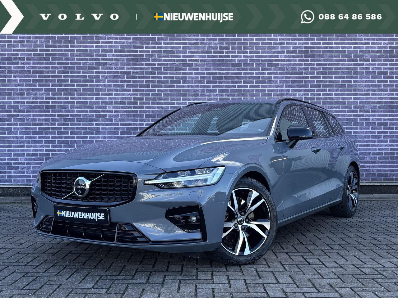 Volvo V60 - B3 Automaat Plus Dark | Trekhaak | Elektr. Panoramadak | Parkeerverwarming | 360° Camera | - AutoWereld.nl