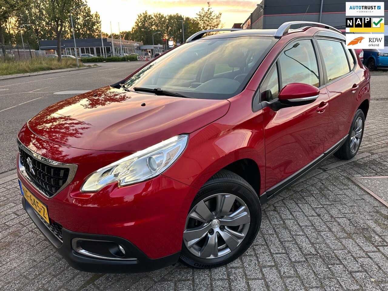 Peugeot 2008 - 1.2 PureTech 2017 16V BLEU LION PANO NAP NETJES VOL-HISTORIE - AutoWereld.nl