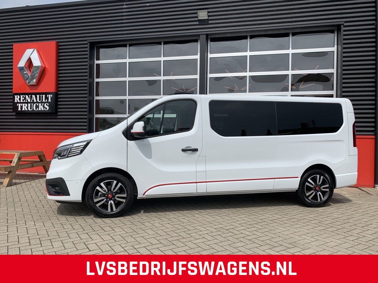 Renault Trafic - Exclusive T30 2.0 dCi 170 PK L2H1 DC Automaat, Dubbele cabine, 6 persoons, 17 inch velgen - AutoWereld.nl