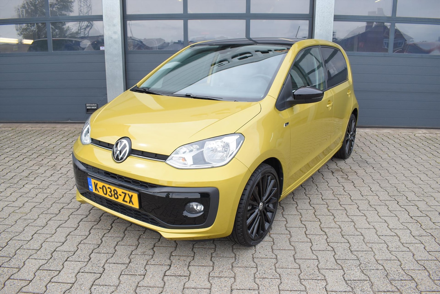 Volkswagen Up! - 1.0 R-Line 1.0 60pk R-Line - AutoWereld.nl