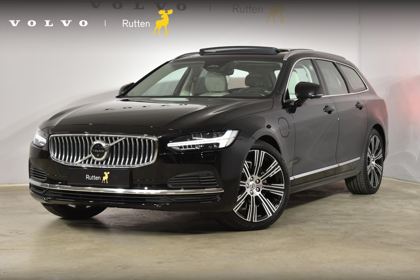 Volvo V90 - T6 350PK Recharge AWD Ultimate Bright / Luchtvering / Nappa Leder met Ventilatie / 20'' ve - AutoWereld.nl