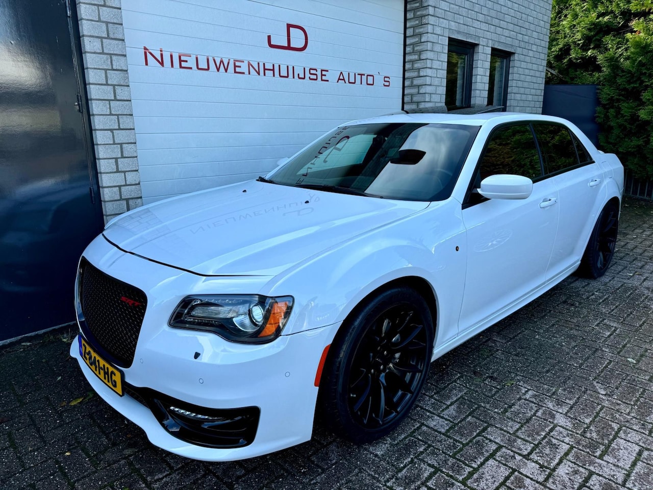 Chrysler 300C - 6.4 V8 HEMI SRT-8, 63.526km! full option! - AutoWereld.nl