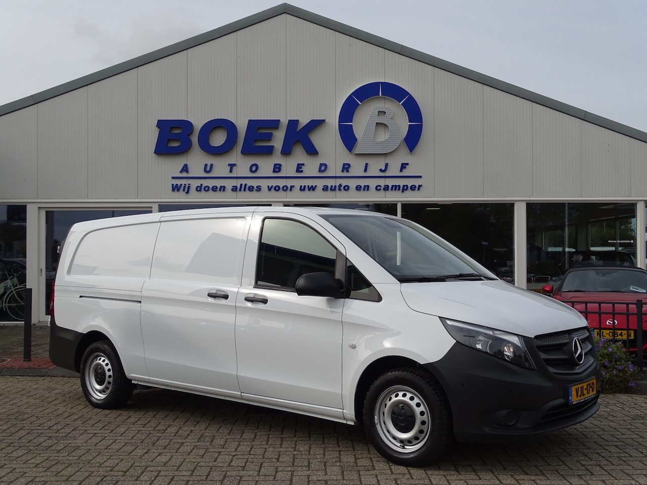 Mercedes-Benz Vito - 116 CDI 164PK L3H1 TREKH | NAVI | CAMERA | CRUISE | AIRCO - AutoWereld.nl