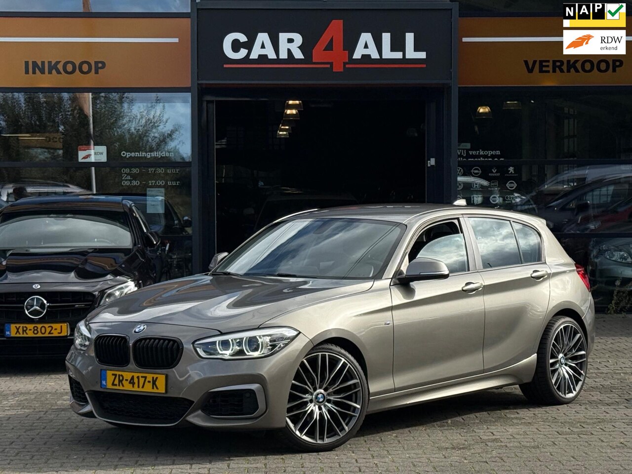 BMW 1-serie - 118i STLVRM/19INCH/PDC/NAVI/CLIMA/CRUISE/APK 23-09-2025 - AutoWereld.nl