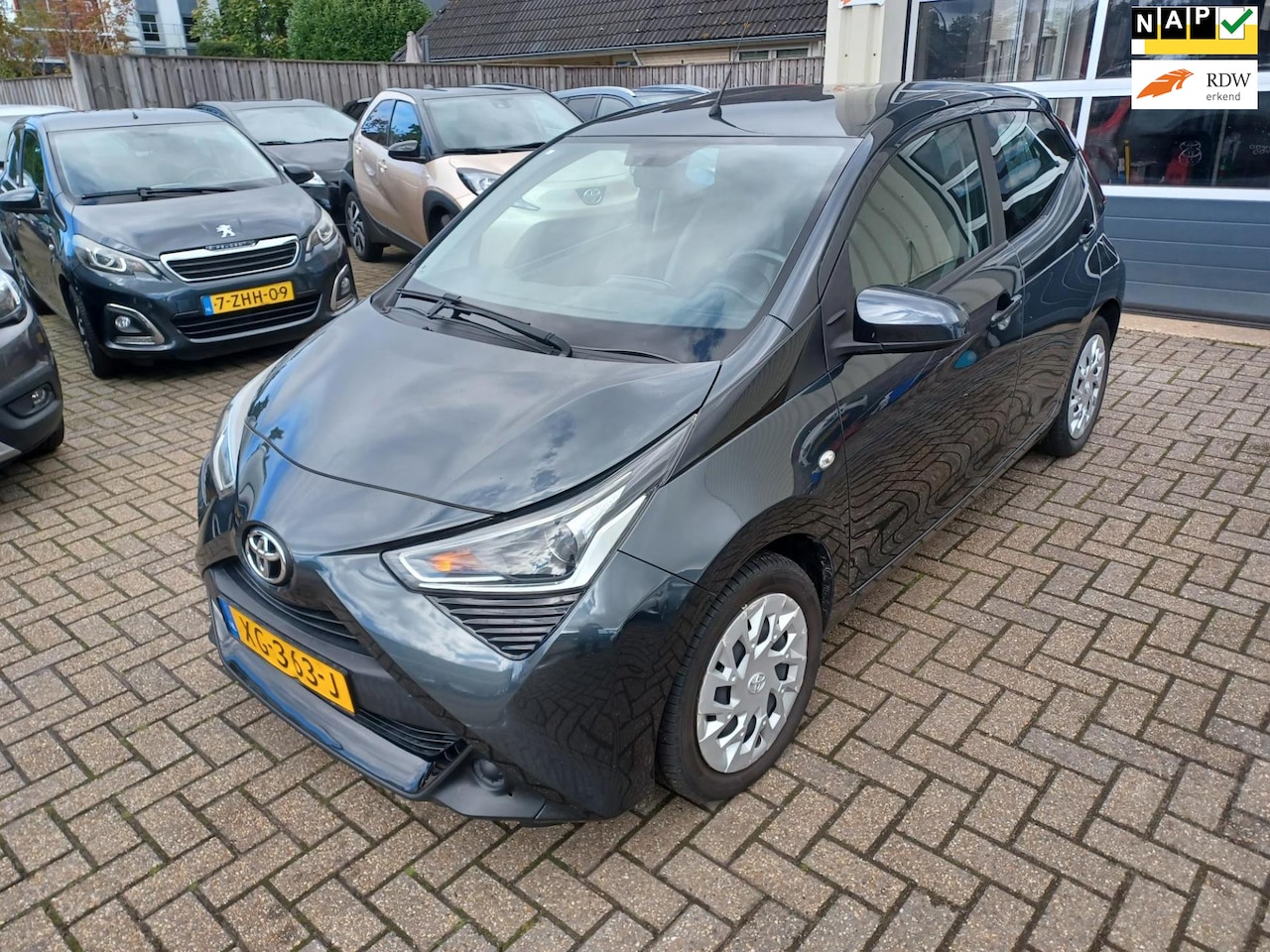 Toyota Aygo - 1.0 VVT-i x-play 1.0 VVT-i x-play - AutoWereld.nl