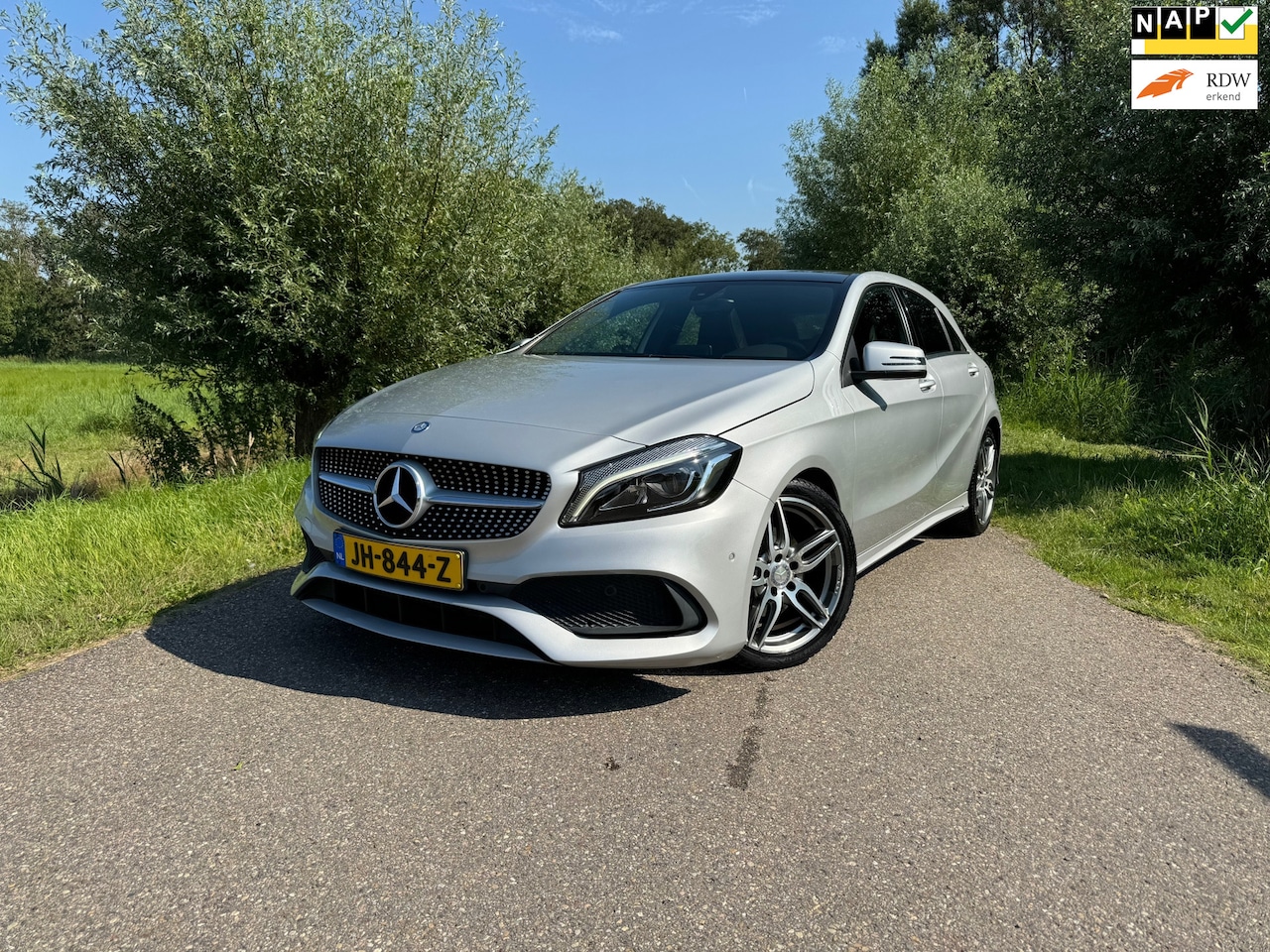 Mercedes-Benz A-klasse - 180 Ambition / Groot Navi. / Schuif-kantel dak / Stoelverwarming / Cruise Control / 18"LM - AutoWereld.nl