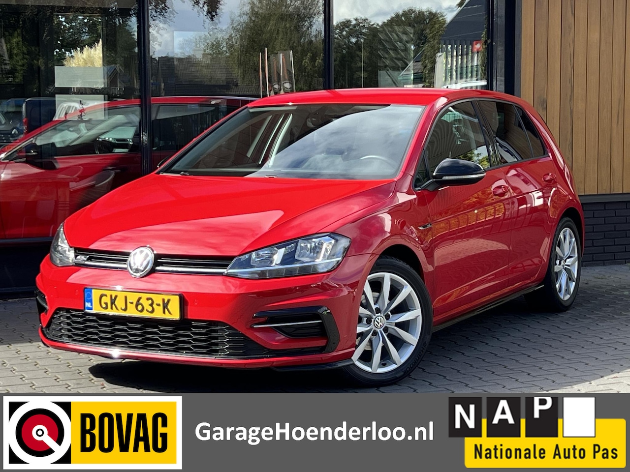 Volkswagen Golf - 1.0 TSI R-Line Adaptive Cruise, Navigatie, PDC. Garantie - AutoWereld.nl