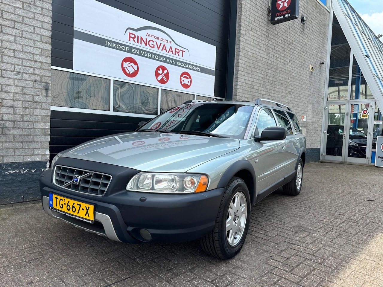 Volvo XC70 - 2.5 T Kinetic Automaat 4x4 - AutoWereld.nl