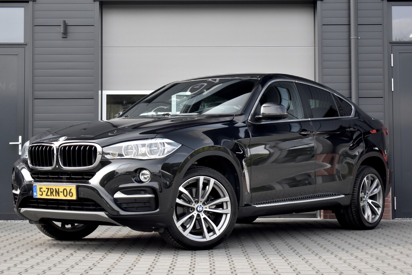 BMW X6 - xDrive35i High Executive | 360 Camera | Head-Up | Treeplanken | 20'' M Velgen | Softclose - AutoWereld.nl