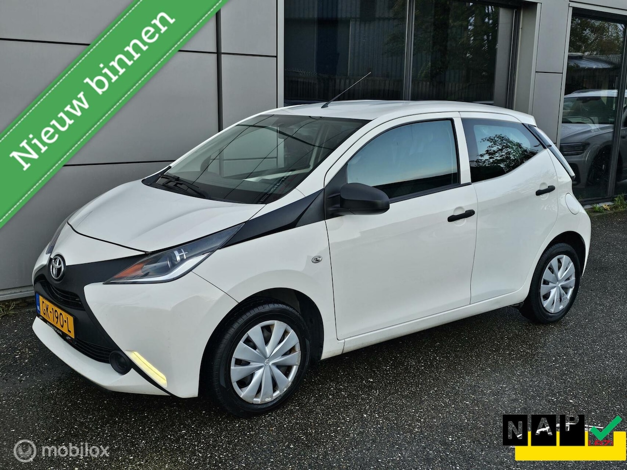 Toyota Aygo - 1.0 VVT-i x Airco/Elektrische ramen/LED - AutoWereld.nl