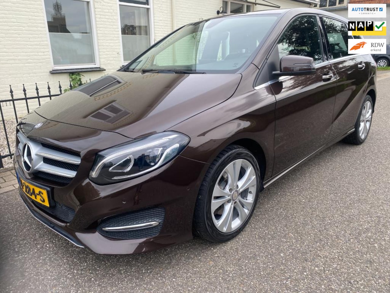 Mercedes-Benz B-klasse - 180 Ambition 180 Ambition,Automaat,Led,Nav,NAP - AutoWereld.nl