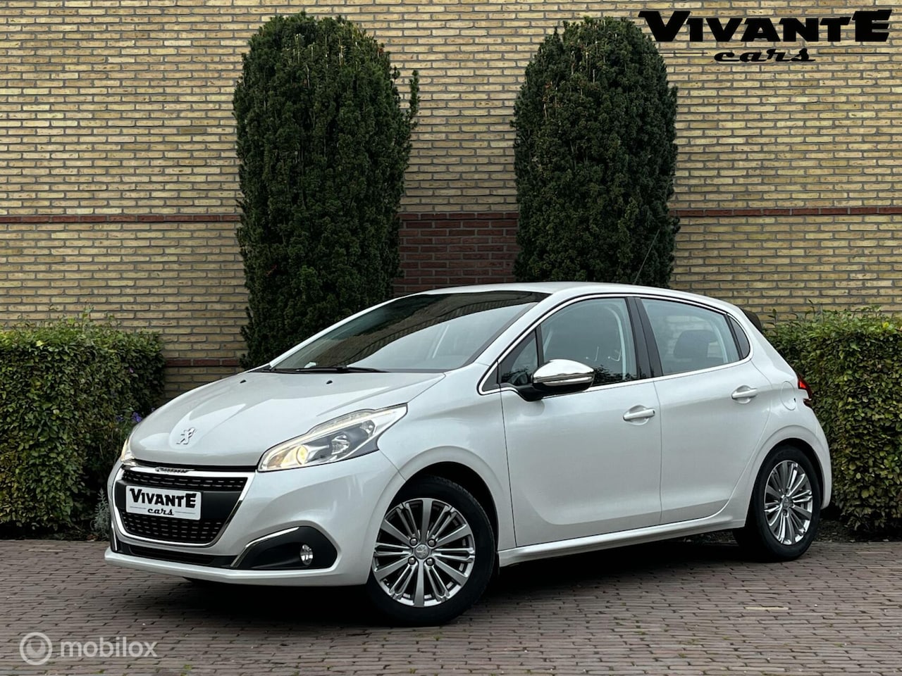 Peugeot 208 - 1.2 PureTech Allure Cruise | Navi | Clima | PDC - AutoWereld.nl