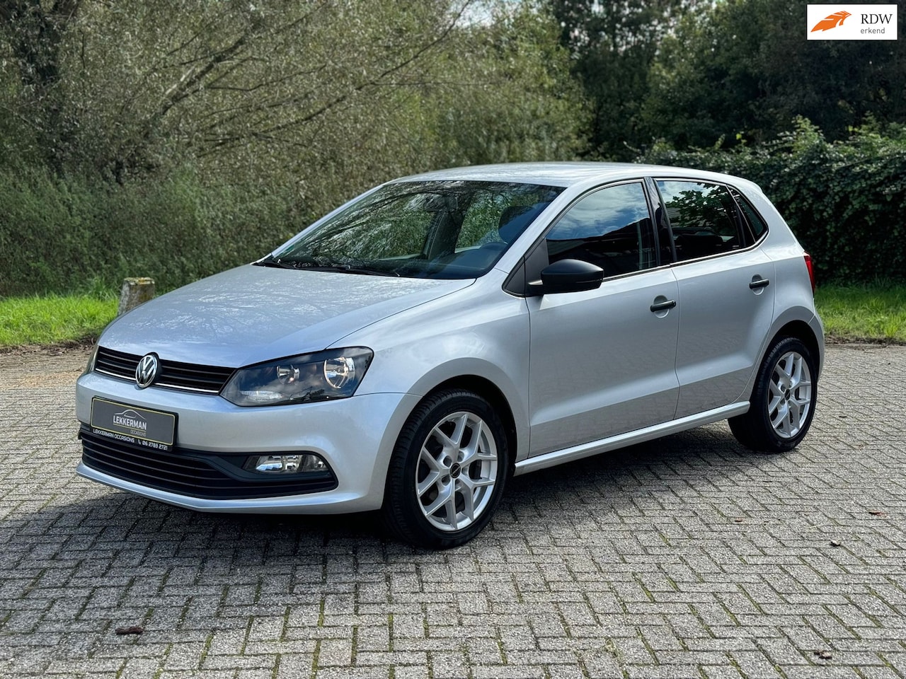 Volkswagen Polo - 1.0 BlueMotion PDC I R-LINE VELGEN I LAGE KM I NEW MODEL - AutoWereld.nl