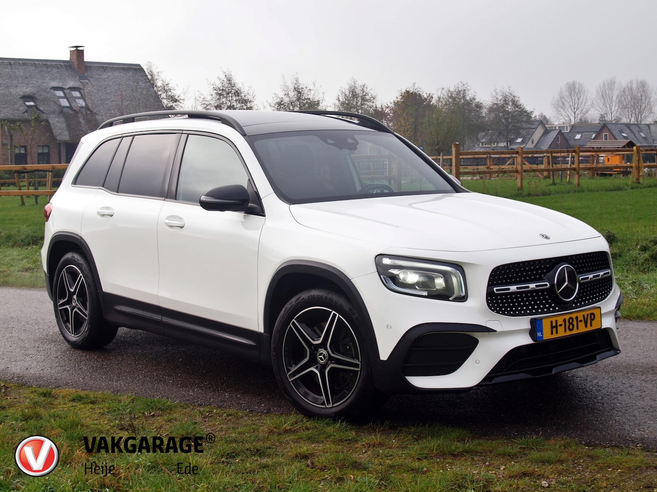 Mercedes-Benz GLB - 250 4MATIC Premium | Apple Carplay | Camera | Panoramadak | Navi | Cruise Control | - AutoWereld.nl