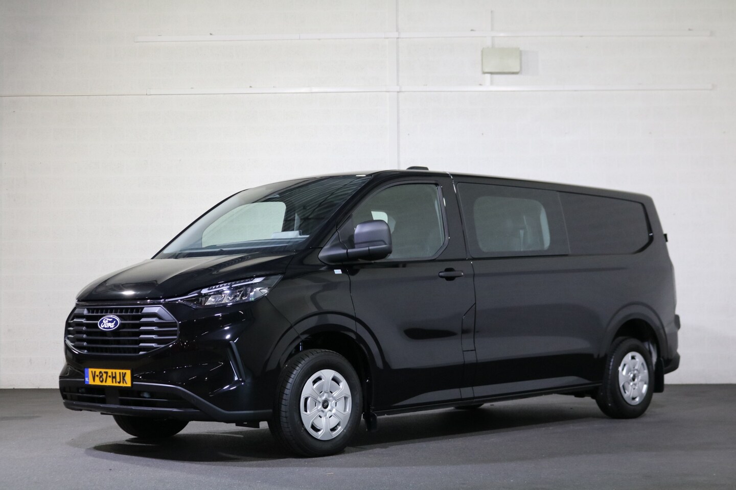 Ford Transit Custom - 2.0 TDci 136pk L2 H1 Trend DC Airco Apple Carplay Trekhaak - AutoWereld.nl