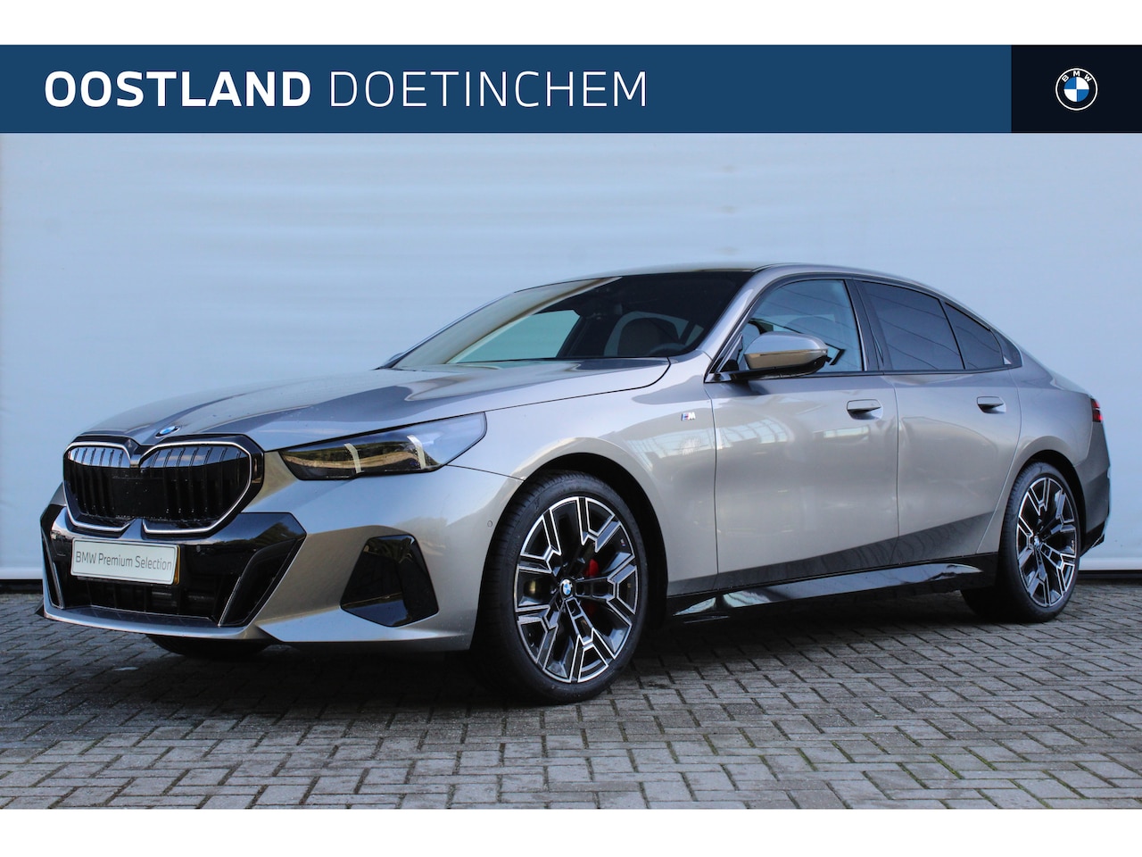 BMW 5-serie - 520i High Executive M Sport Automaat / Panoramadak / Parking Assistant Professional / Stoe - AutoWereld.nl