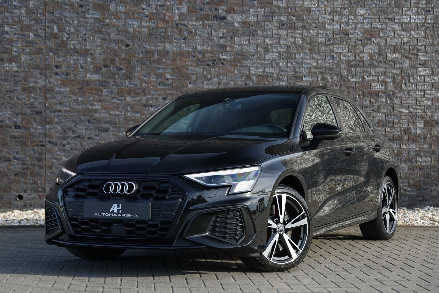 Audi A3 Sportback - 45 TFSI e S-Edition Competition Pano S-Zetels ACC Camera Stoelverwarming 18-Inch - AutoWereld.nl