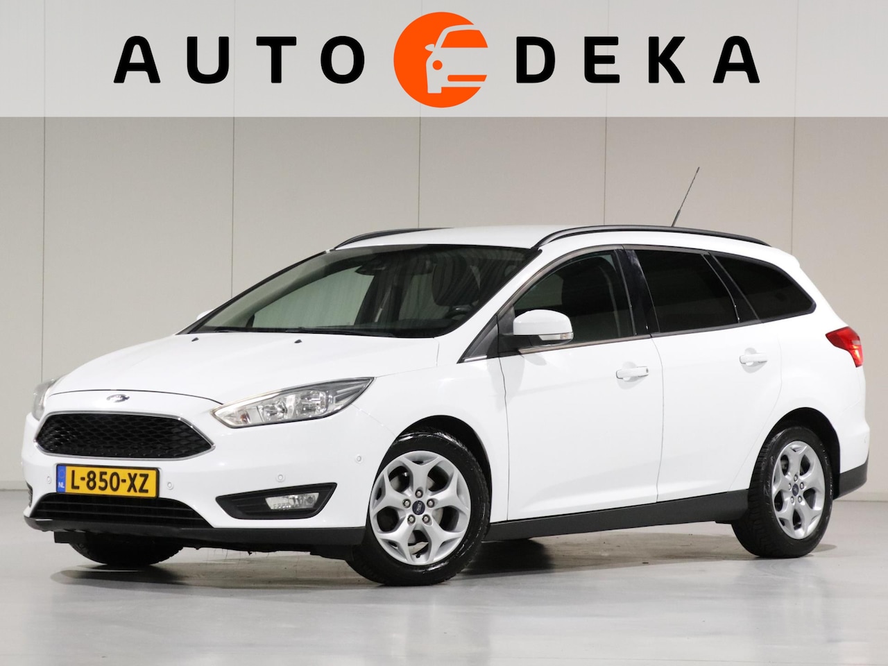 Ford Focus Wagon - 1.0 EcoBoost Trend Automaat *Navigatie*Parkeersens.* - AutoWereld.nl