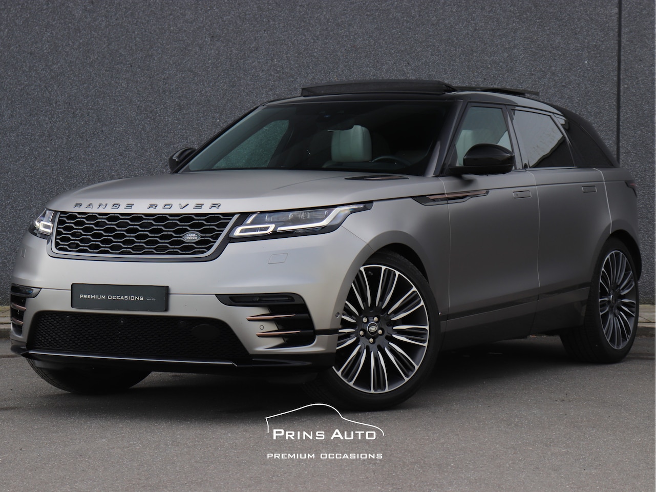 Land Rover Range Rover Velar - 3.0 V6 SC AWD First Edition |PANO|HUD|MERIDIAN|CAMERA|STOELV+MEMORY| - AutoWereld.nl