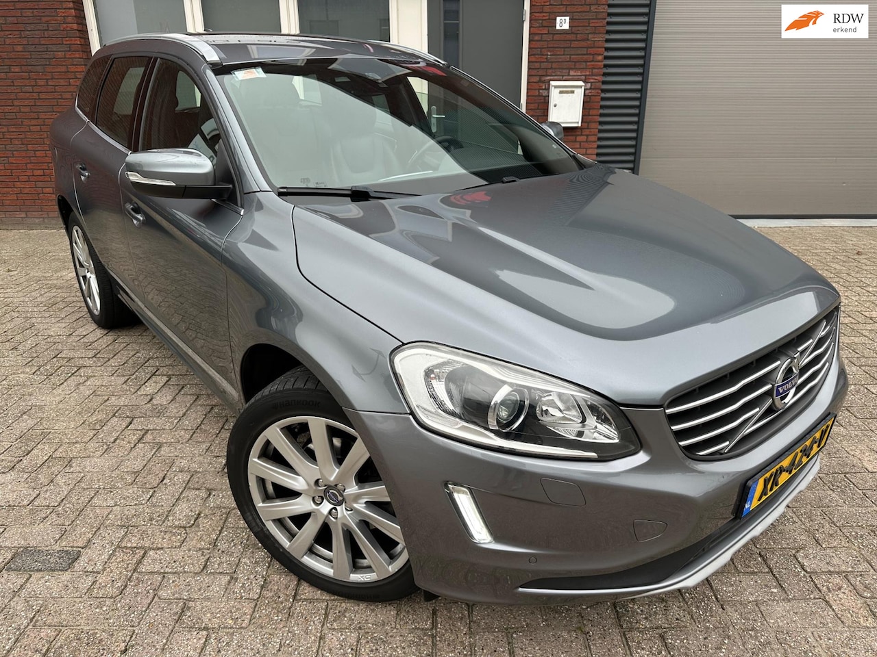 Volvo XC60 - 2.0 T5 R-Design / Navi / Leder / PDC / DAB+ - AutoWereld.nl