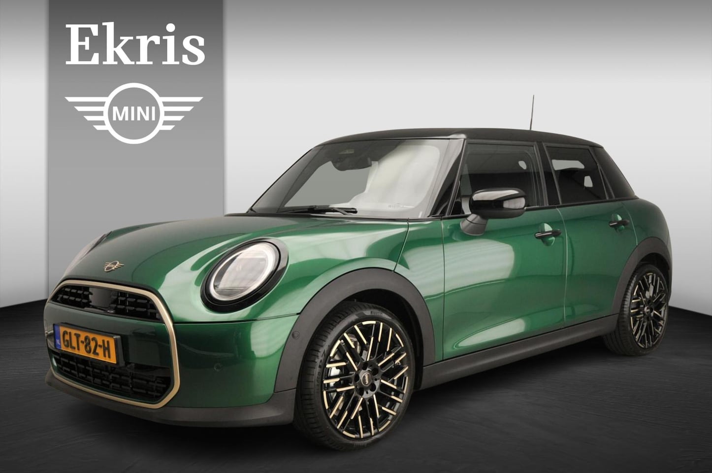 MINI Cooper - 5-deurs C Automaat / Pakket M / Panoramadak / JCW stoelen / Head-up / Park assist / Alu wi - AutoWereld.nl