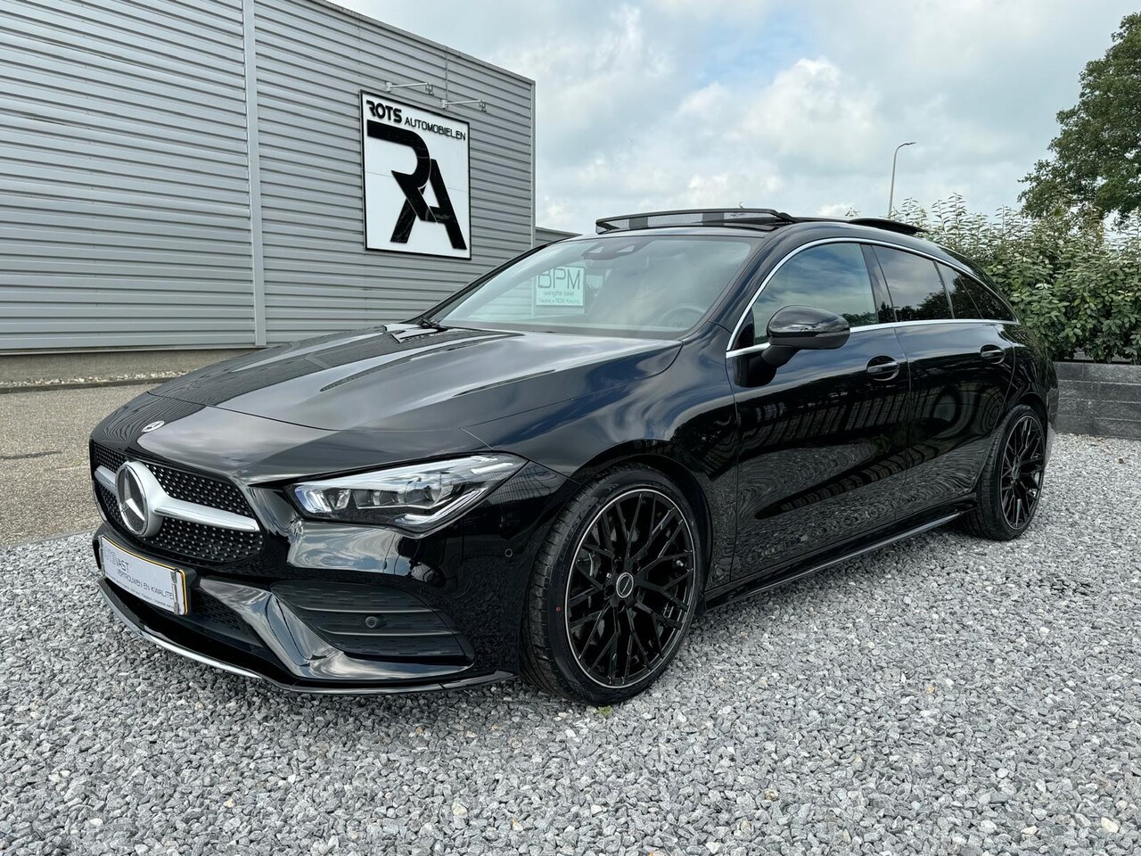 Mercedes-Benz CLA-klasse Shooting Brake - 250 4MATIC Premium Plus PANO/MEMORY/360CAMERA ZWART - AutoWereld.nl