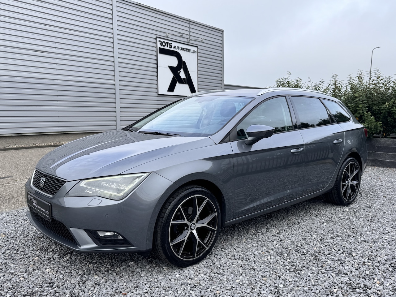 Seat Leon ST - 1.2 TSI 6-Bak Style Navi|LED|Cruis|PDC|Media Grijs - AutoWereld.nl