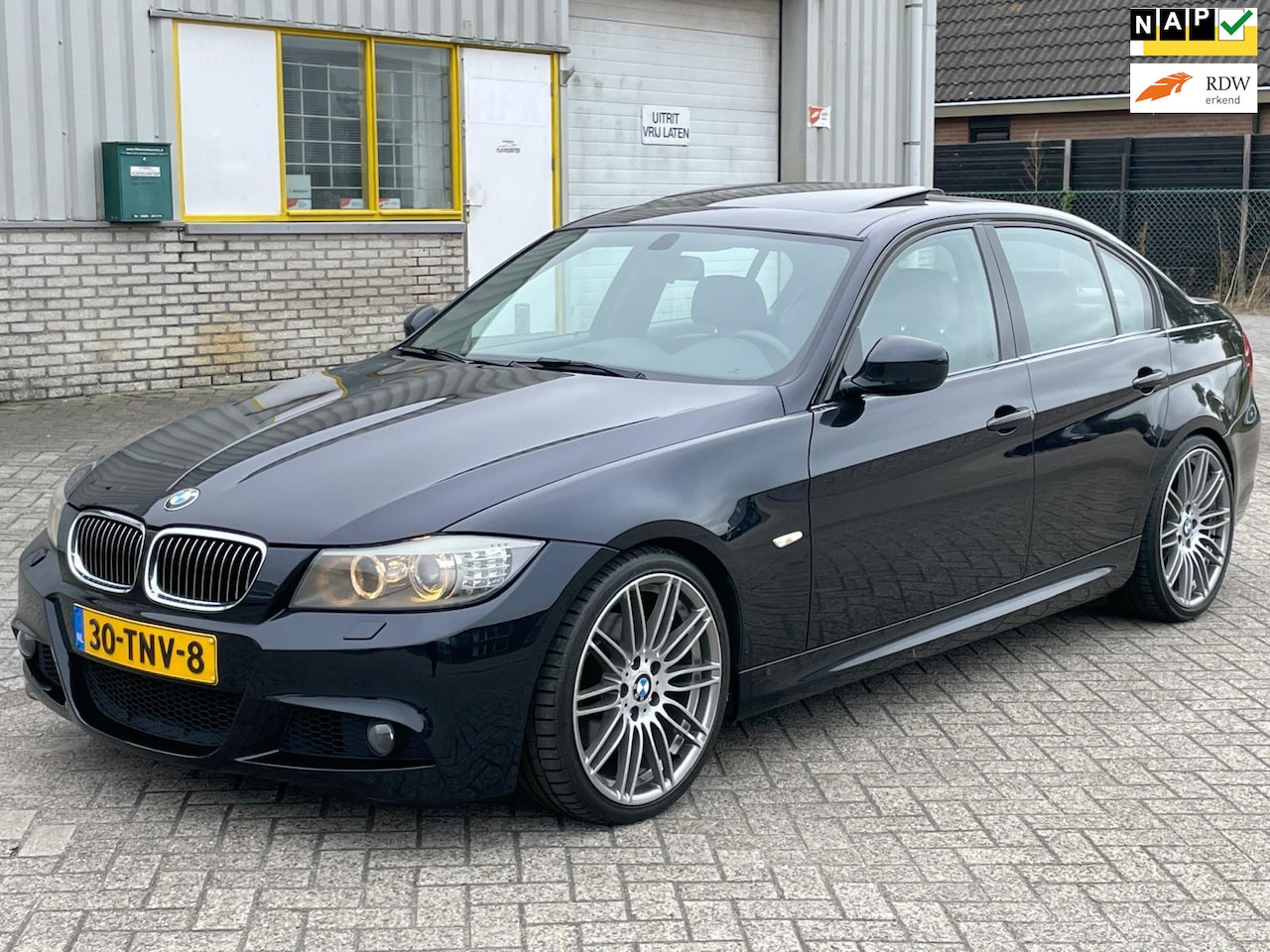 BMW 3-serie - 325i 3.0 218 PK AUT Bj 2012 M-Sportpakket Edition F1 Flippers Schuifdak Ecc Airco Prof Nav - AutoWereld.nl