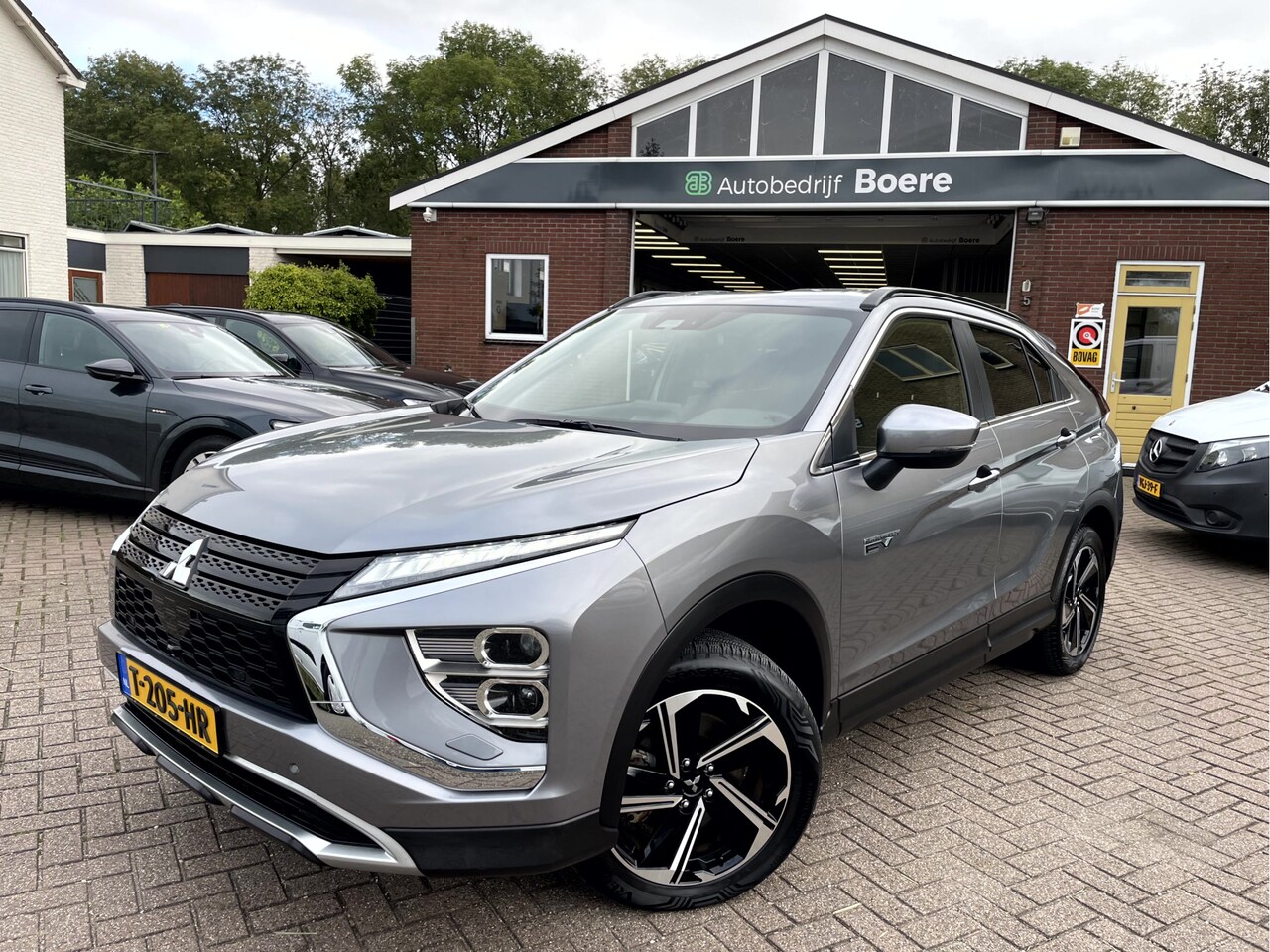 Mitsubishi Eclipse Cross - 2.4 PHEV Camera, Stoelverwarming, 18'Lmv - AutoWereld.nl