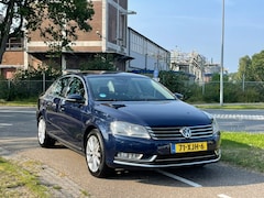 Volkswagen Passat - 1.4 TSI High Executive Line BlueMotion | Afneembare trekhaak | Half lederen bekleding | Na