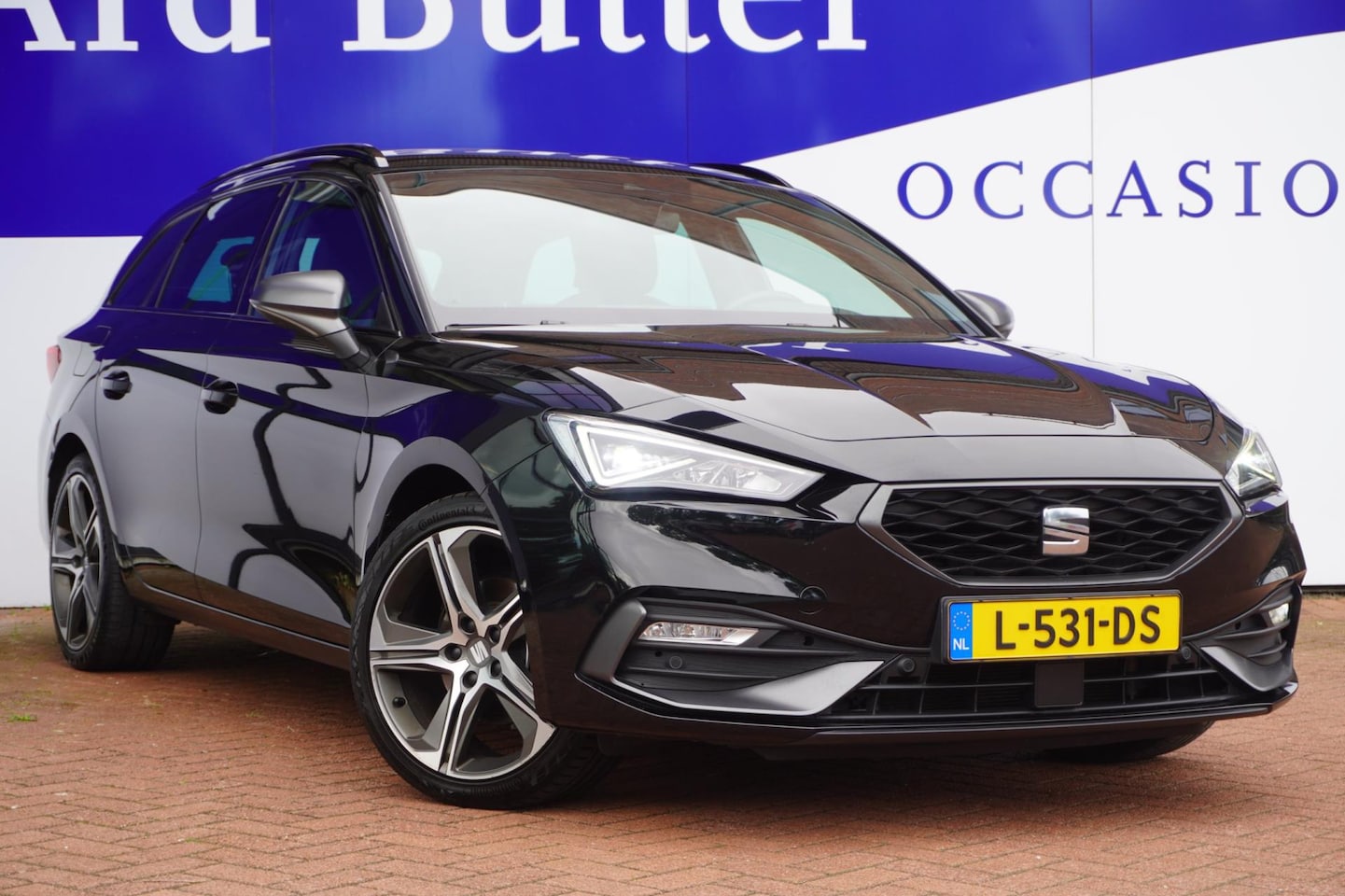 Seat Leon Sportstourer - 1.5 eTSI FR Launch Edition / 150 PK / LED / 18" LMV / Virtual / Sfeerverlichting / = SUPER - AutoWereld.nl