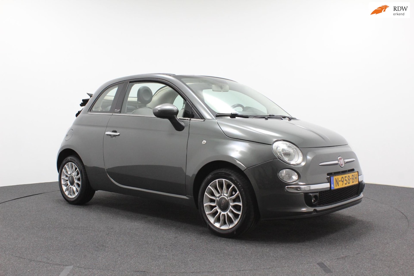 Fiat 500 C - 1.2 Lounge Cabrio | Airco | Nette auto | Sportvelgen | Half-leder | Grootscherm | PDC - AutoWereld.nl