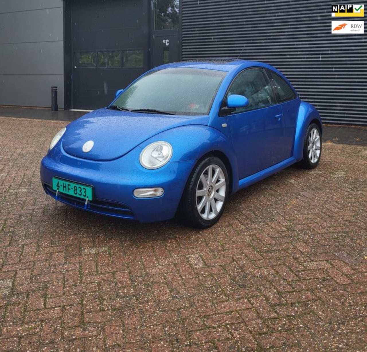 Volkswagen New Beetle - 2.0 Highline 2.0 Highline, Racingblue, schuifdak - AutoWereld.nl