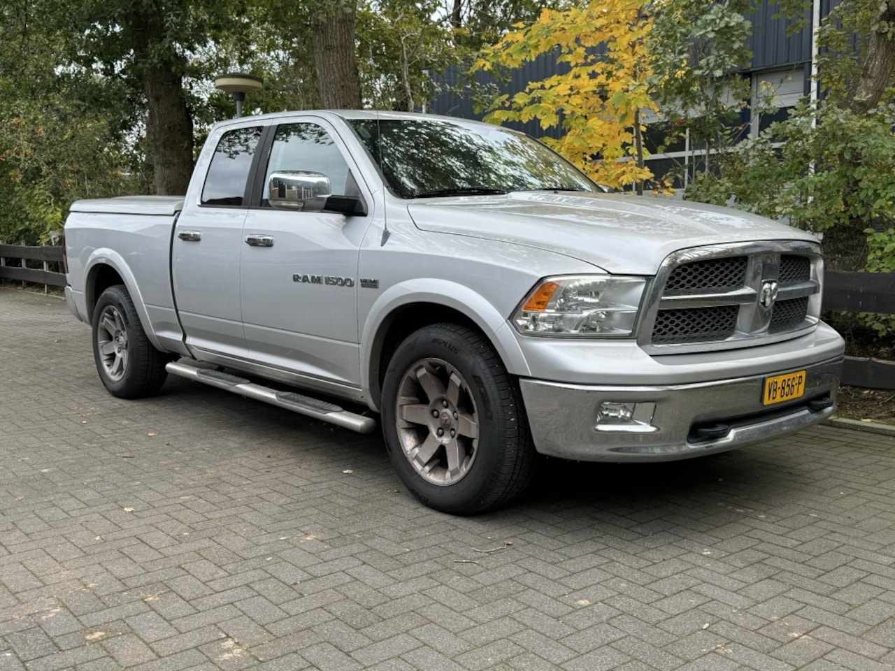 Dodge Ram 1500 - 4X4 LARAMIE 5.7 V8 LPG Lage bijltelling - AutoWereld.nl