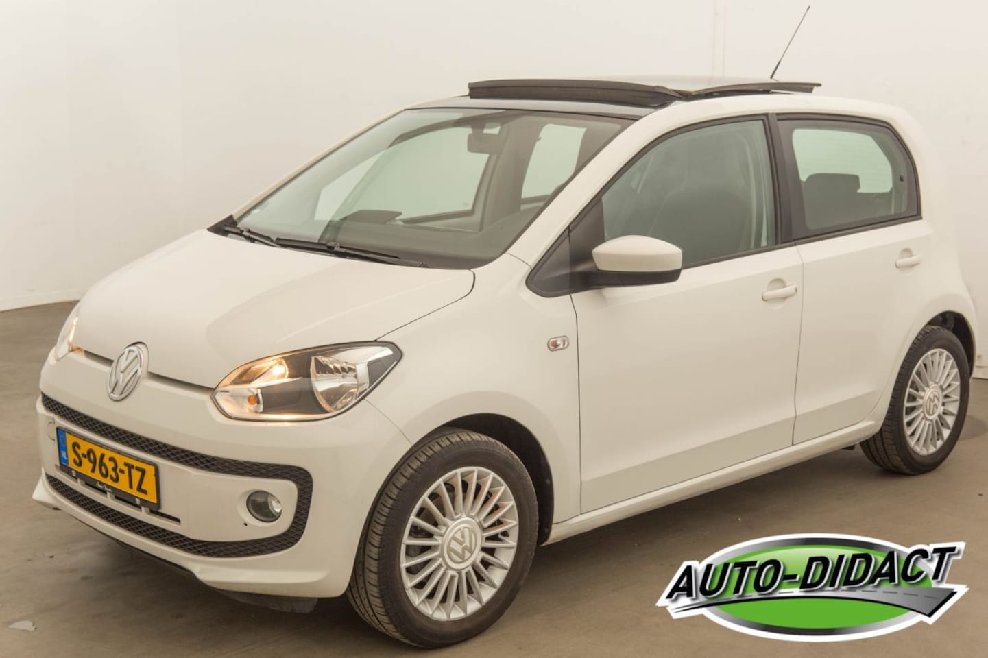 Volkswagen Up! - Up 1.0 High 43.426 km Bluemotion - AutoWereld.nl